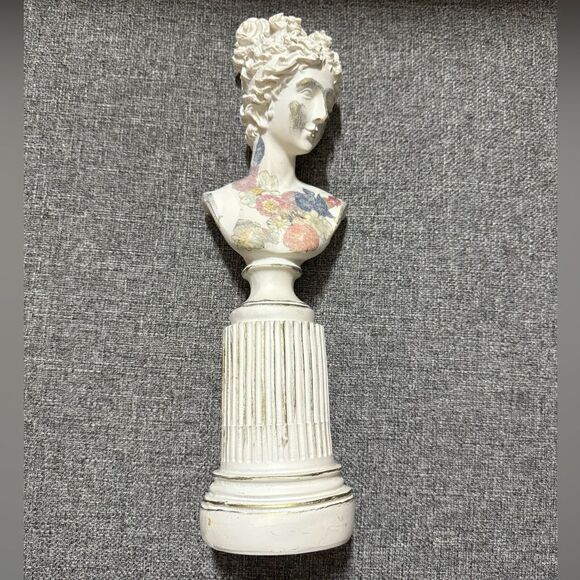 Greek Roman Goddess Sculpture - Picture 1 of 6
